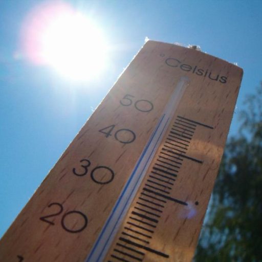Thermometer showing 50 degrees in the sun in Amstelveen